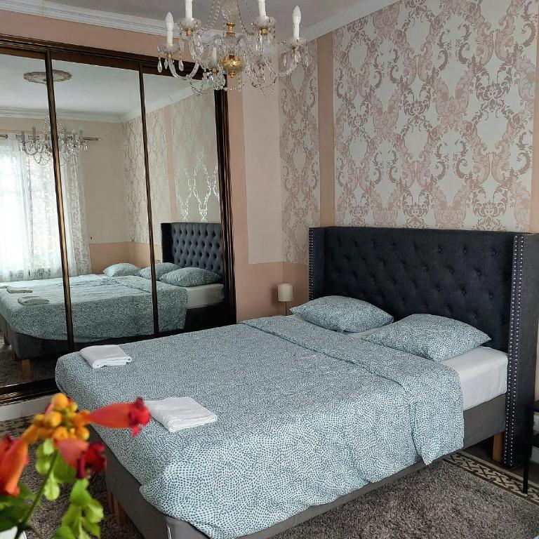 N1 Casa de Madrid - greenpeace line - Triple Room with Shared Bathroom - 3