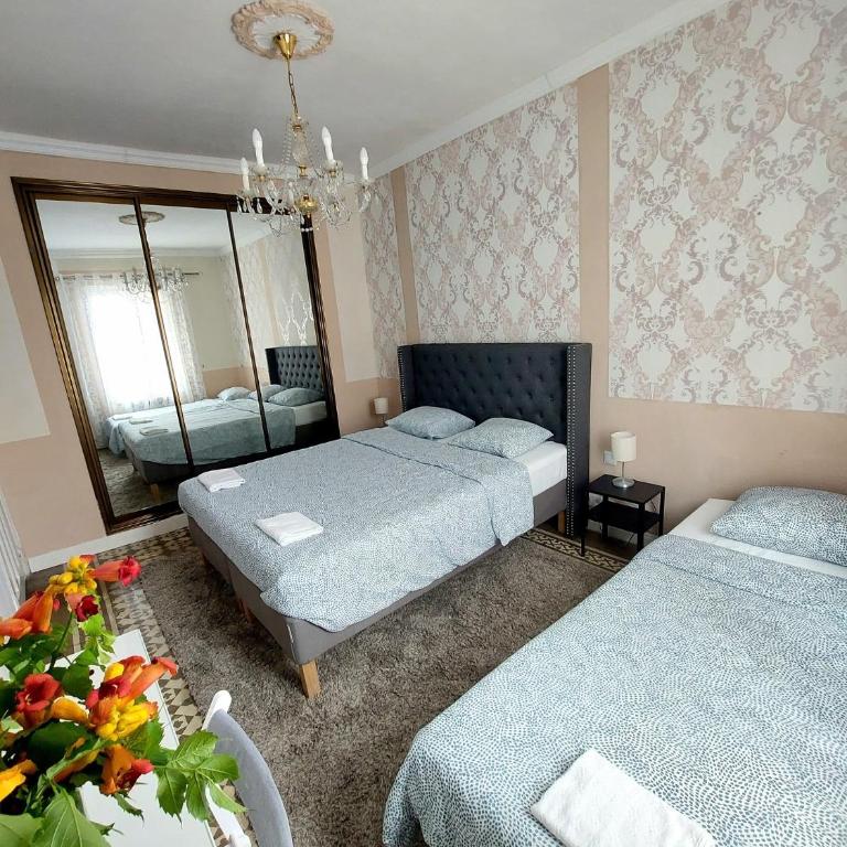 N1 Casa de Madrid - greenpeace line - Triple Room with Shared Bathroom - 11