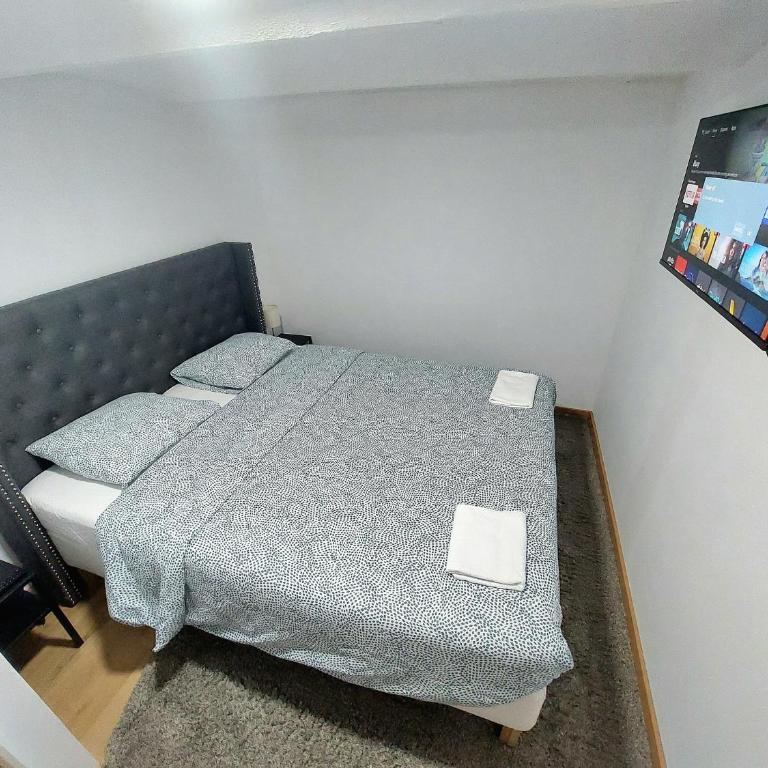 N1 Casa de Madrid - greenpeace line - Double Room with Shared Bathroom - 17