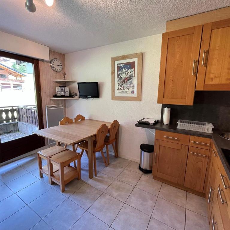Chaleureux 2 pièces, 4 pers, terrasse et parking - FR-1-198-256 - Appartement - 2