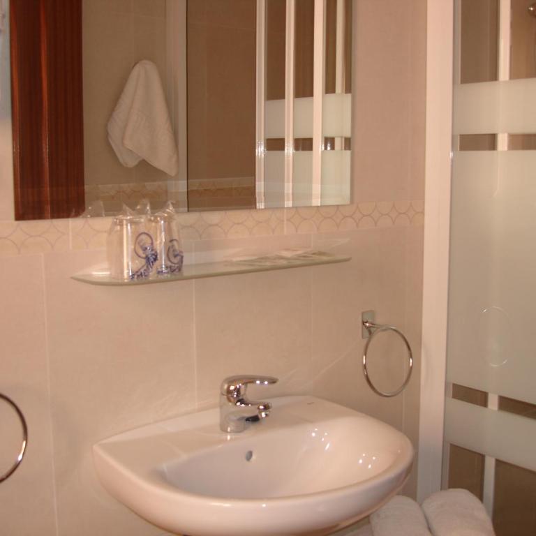 Hotel Goya - Habitación Doble con balcón - 2 camas - 2