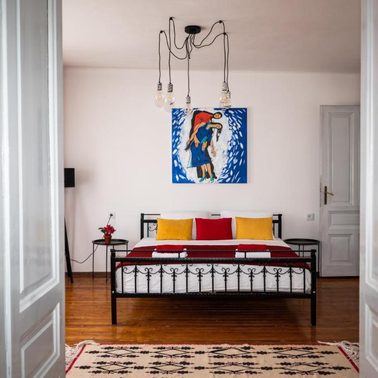 Authentic Design 2BDR Apartment in Old Town - Two-Bedroom Apartment - 12