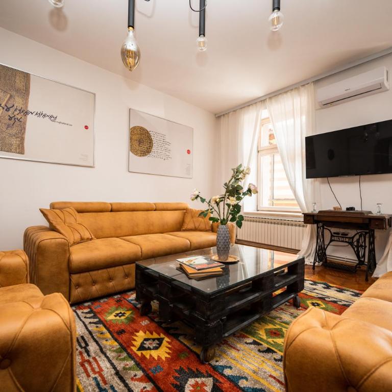 Authentic Design 2BDR Apartment in Old Town - Two-Bedroom Apartment - 7