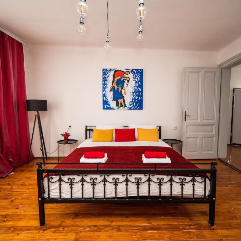 Authentic Design 2BDR Apartment in Old Town - Two-Bedroom Apartment - 9