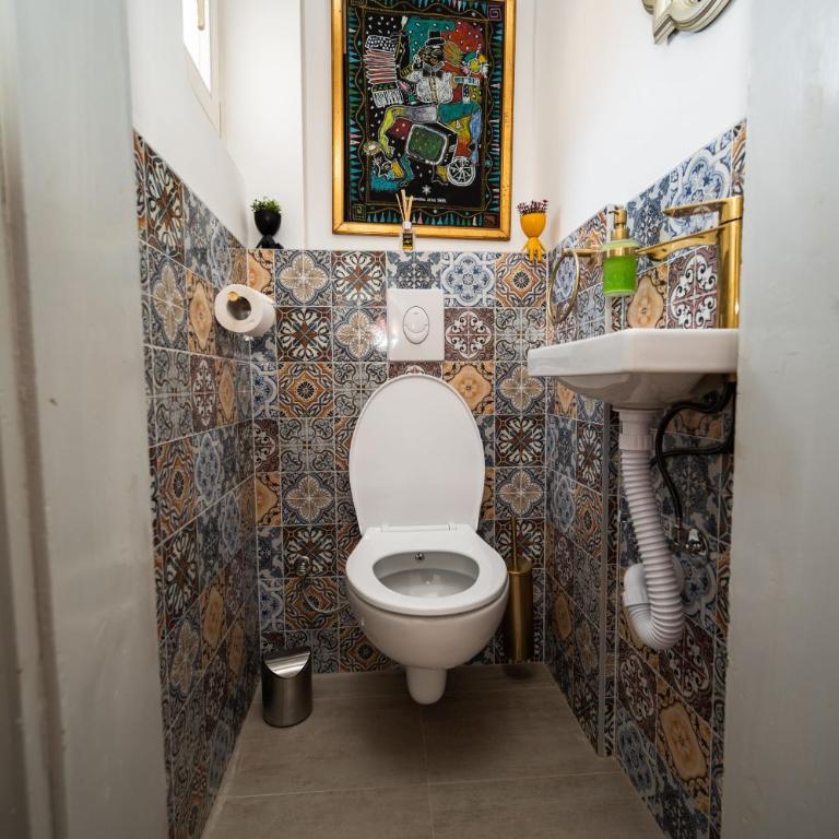 Authentic Design 2BDR Apartment in Old Town - Two-Bedroom Apartment - 29