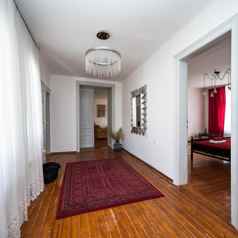 Authentic Design 2BDR Apartment in Old Town - Two-Bedroom Apartment - 30