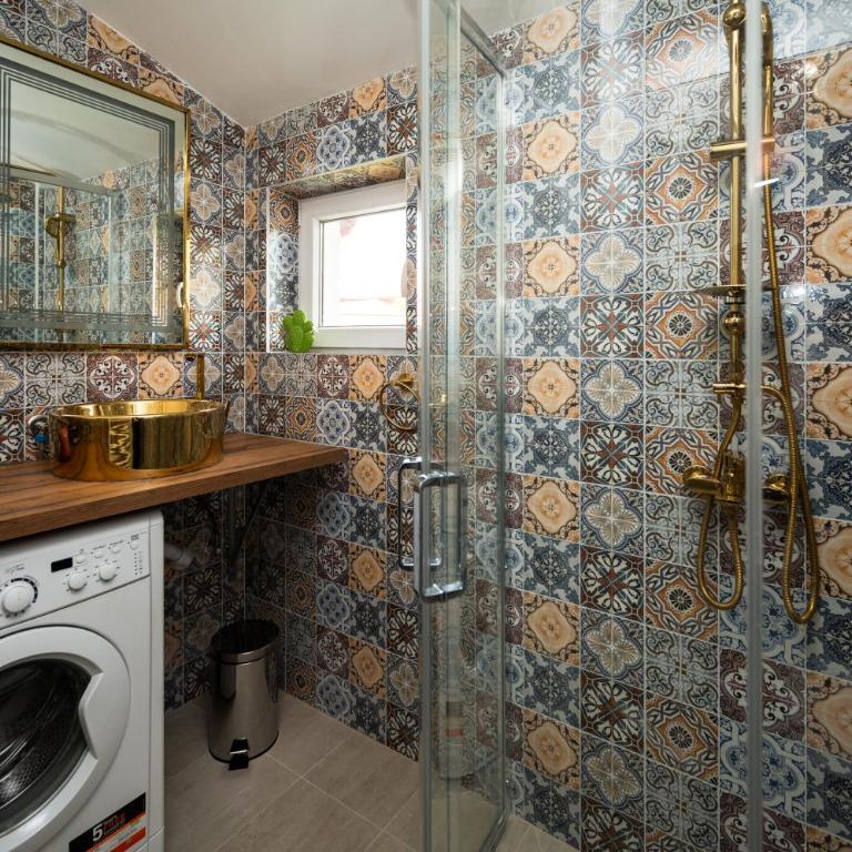 Authentic Design 2BDR Apartment in Old Town - Two-Bedroom Apartment - 27
