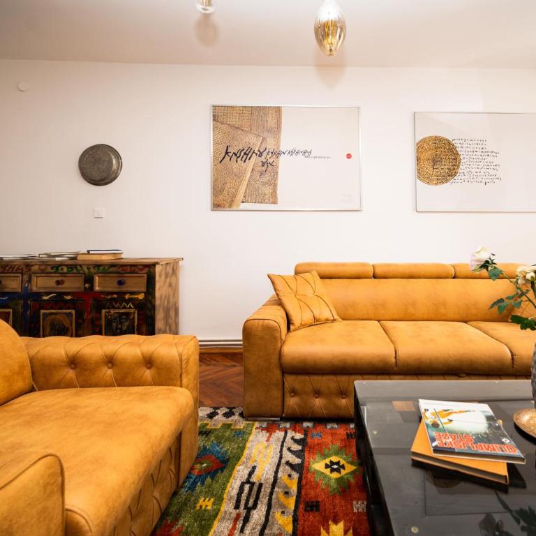 Authentic Design 2BDR Apartment in Old Town - Two-Bedroom Apartment - 6