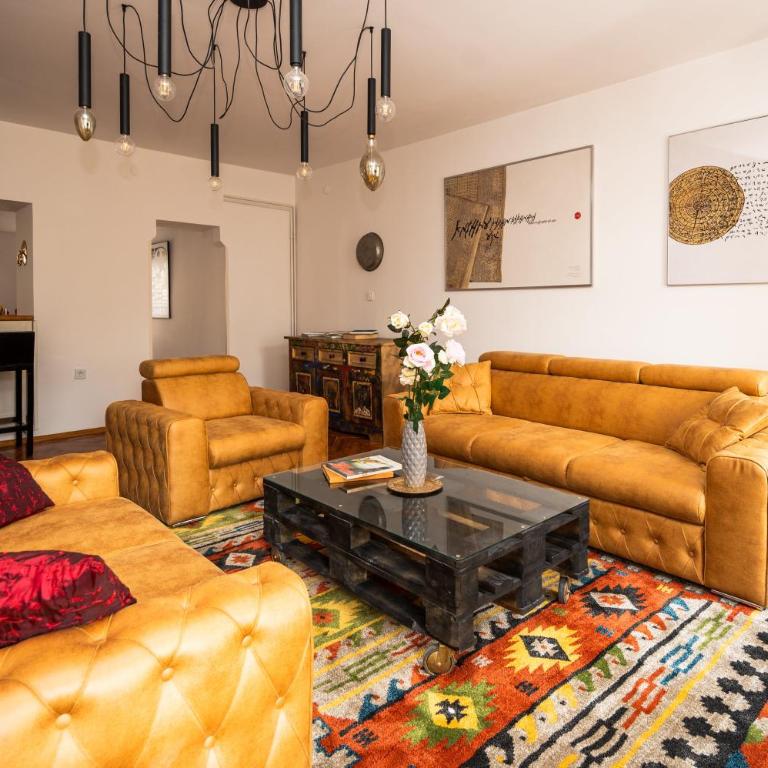 Authentic Design 2BDR Apartment in Old Town - Two-Bedroom Apartment - 2