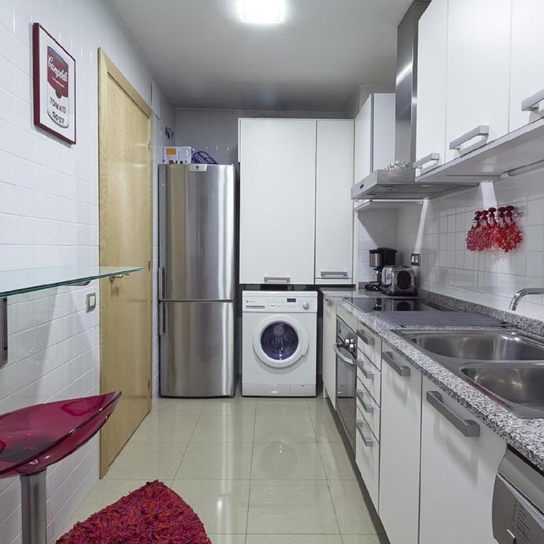 You Stylish El Born Apartments - Three-Bedroom Apartment with Balcony- Carrer d'Ali Bei - 11