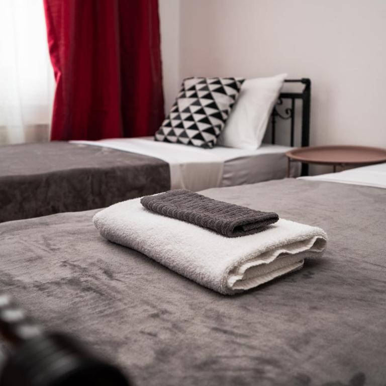 Authentic Design 2BDR Apartment in Old Town - Two-Bedroom Apartment - 15