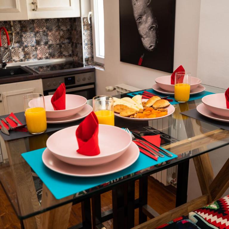 Authentic Design 2BDR Apartment in Old Town - Two-Bedroom Apartment - 23
