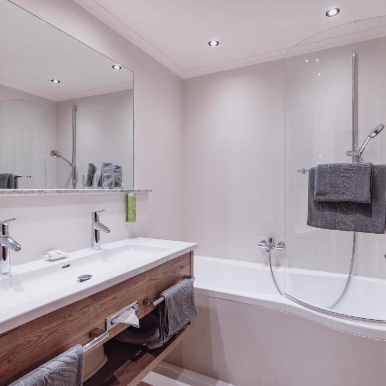 Ellmauhof - das Generationenresort - Comfort Family Suite with 2 Bedrooms and Panorama View - 2