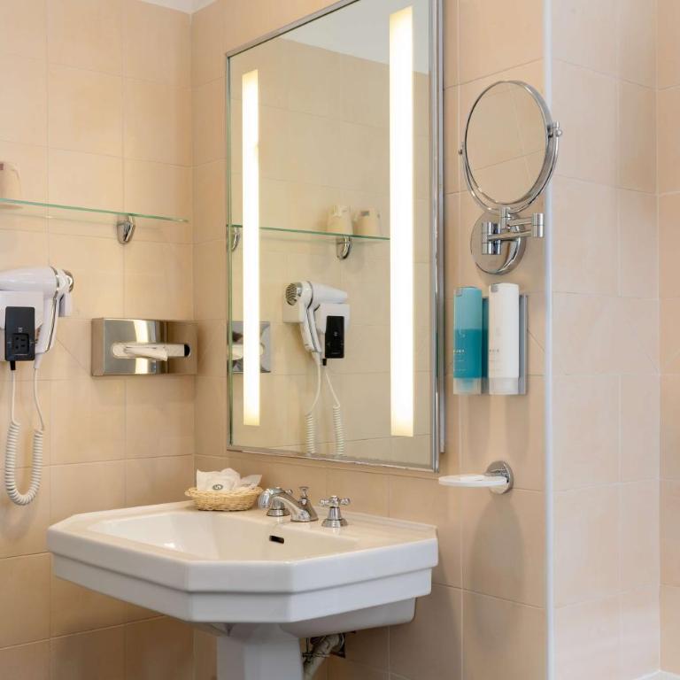 Best Western Hotel Matisse - Chambre Lit King-Size Prestige - Vue sur Mer - 3