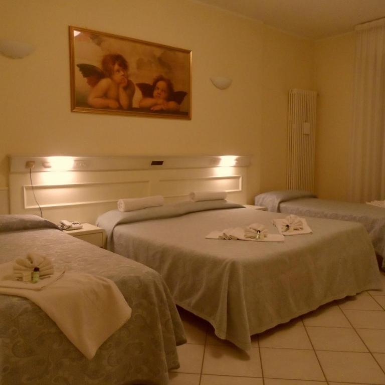 Hotel Arizona - Classic Quadruple Room - 1