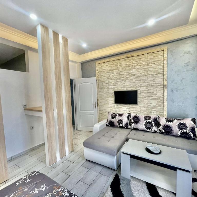 Eman Resort - Two-Bedroom Deluxe Apartment with Garden View - 1