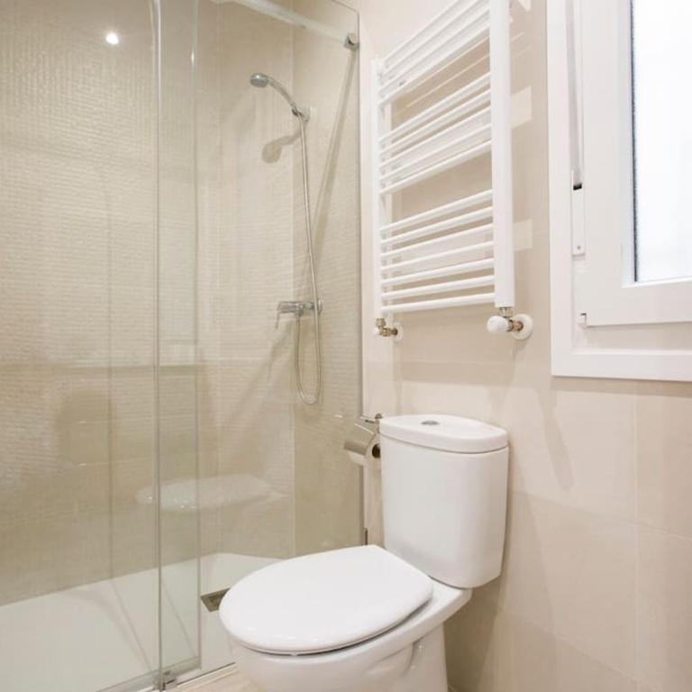 Piso en el centro de Bilbao, frente a la Alhóndiga - Apartamento de 2 dormitorios - 6