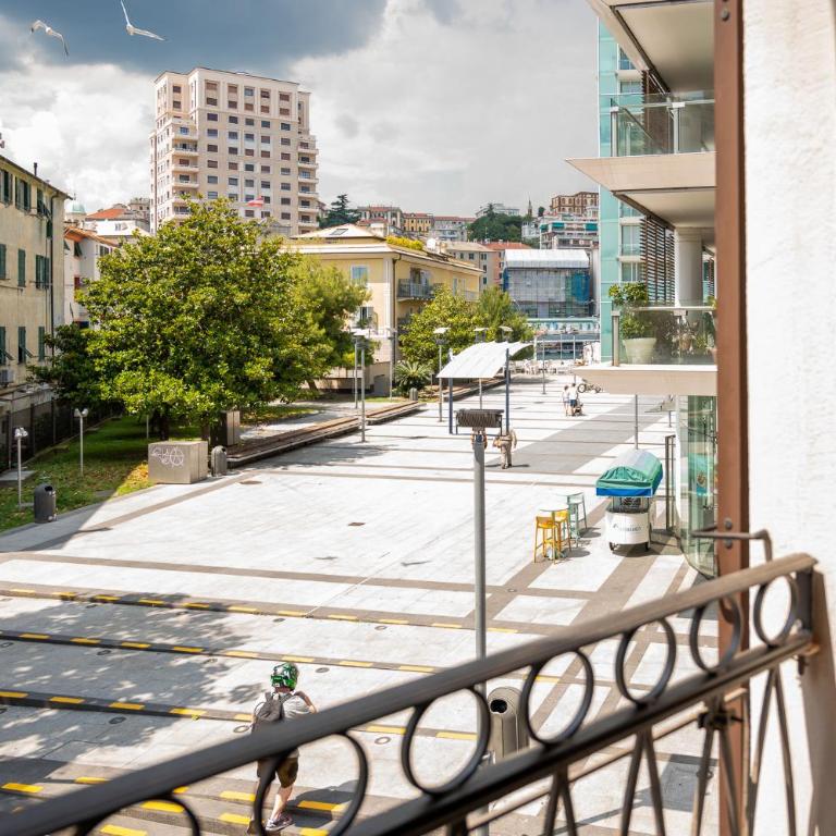 Luxury Savona - Crociere 1 Min Free WiFi - AC - Two-Bedroom Apartment - 4