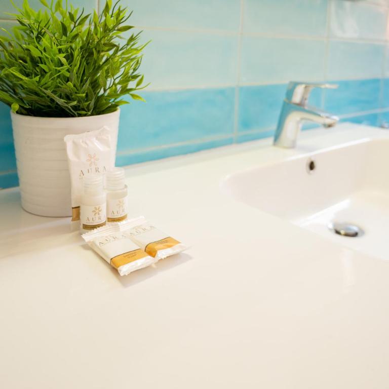 Luxury Savona - Crociere 1 Min Free WiFi - AC - Two-Bedroom Apartment - 16