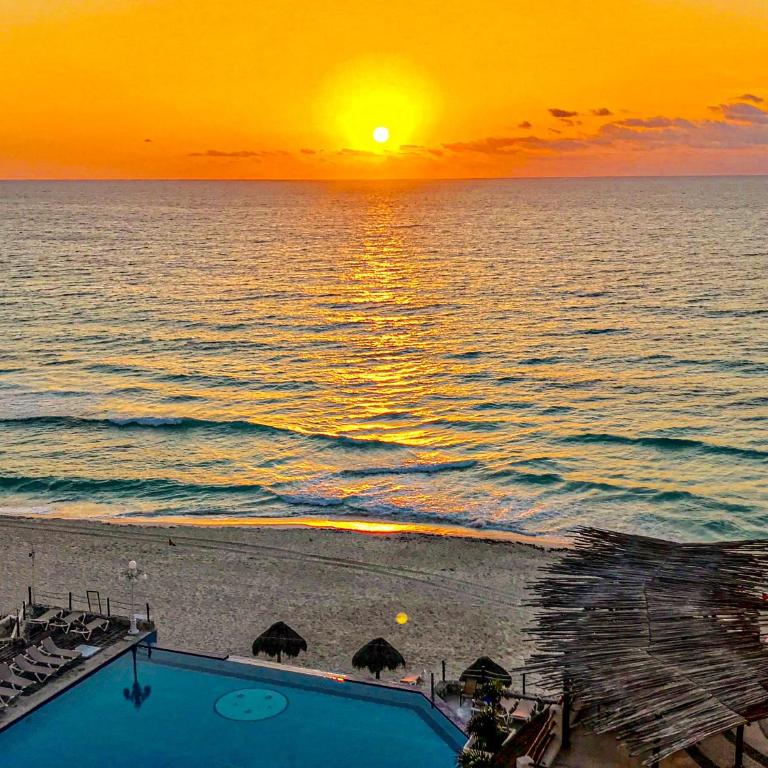 Beachside Apartments Cancun - Deluxe Apartment - 16