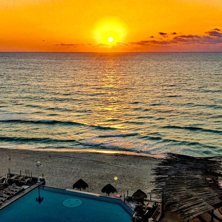 Beachside Apartments Cancun - Studio Apartment with Sea View - 17