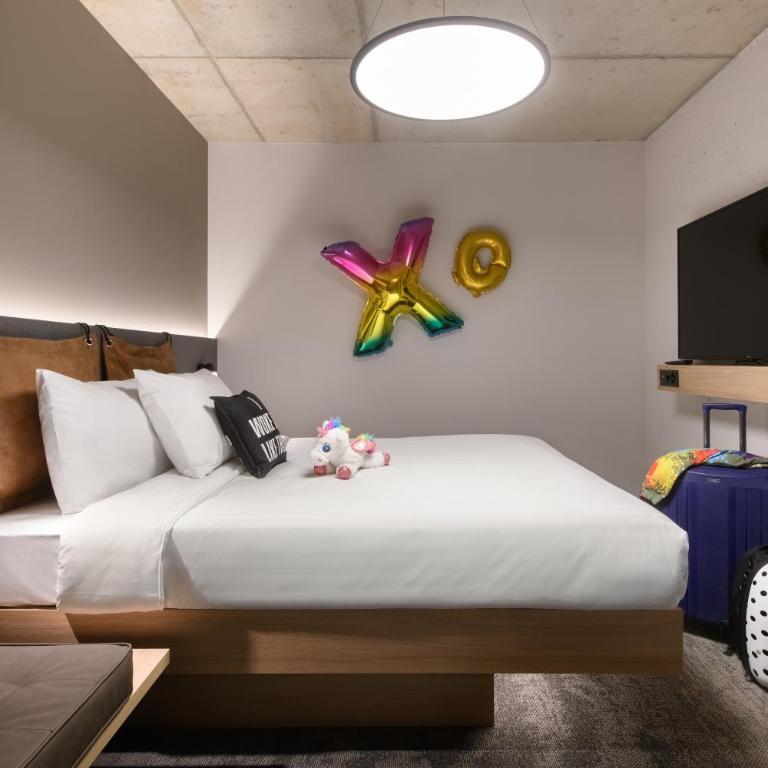 Moxy Sion - Familienzimmer Moxy mit 1 Queensize-Bett und Schlafsofa - 1