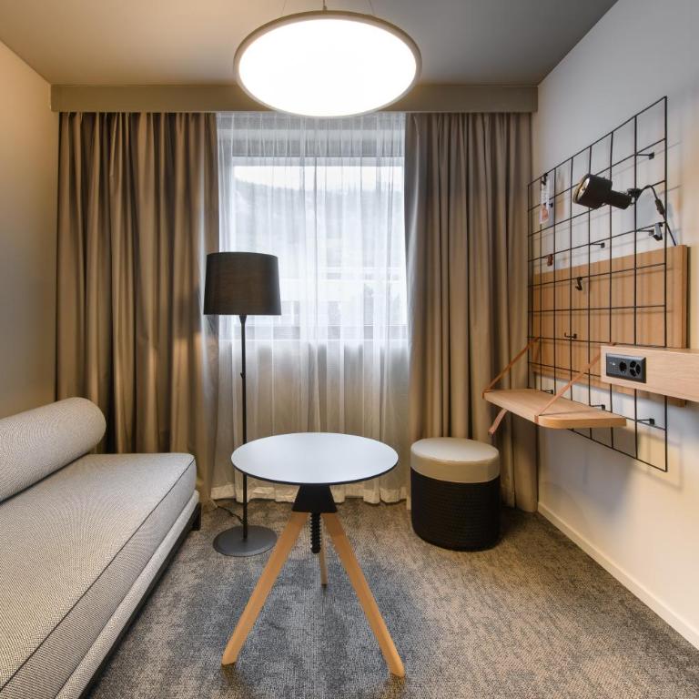 Moxy Sion - Familienzimmer Moxy mit 1 Queensize-Bett und Schlafsofa - 2