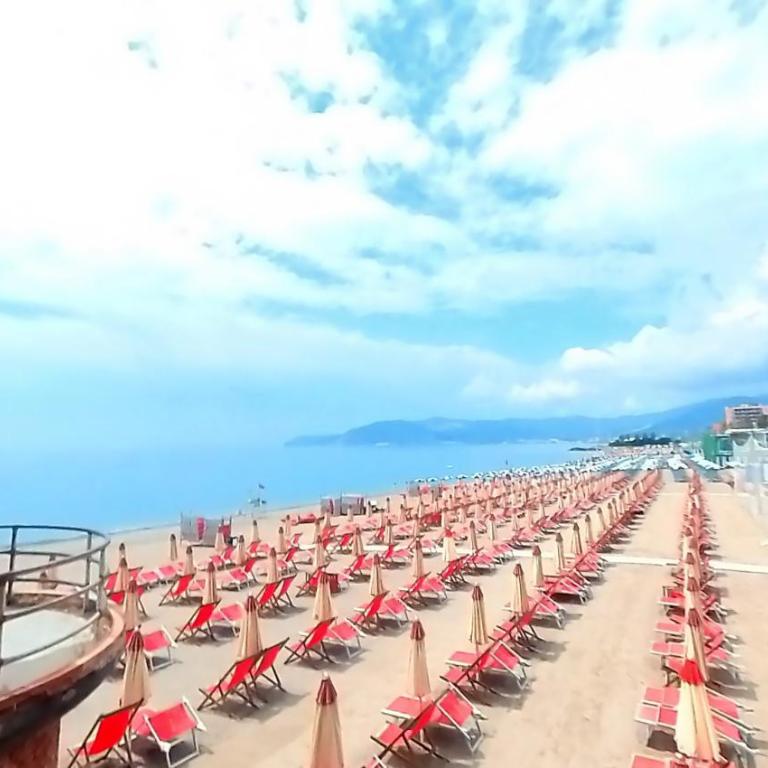 Tra centro e mare - Intero appartamento con parcheggio - Three-Bedroom Apartment - 1