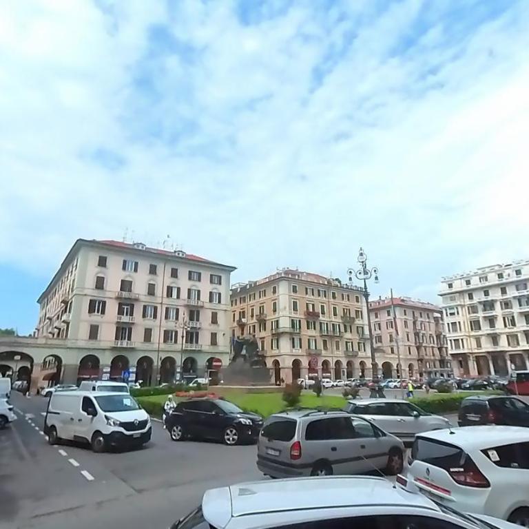 Tra centro e mare - Intero appartamento con parcheggio - Three-Bedroom Apartment - 3