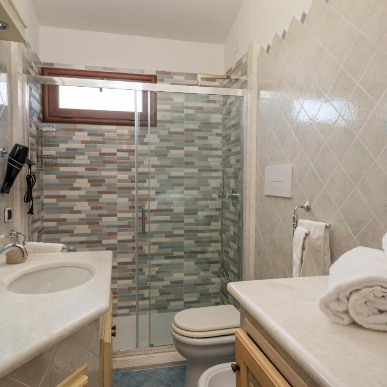 Rooms Tavolara - Camera Queen con Balcone - 2