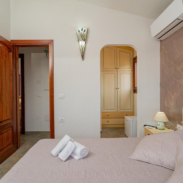 Rooms Tavolara - Camera Quadrupla con Balcone - 9
