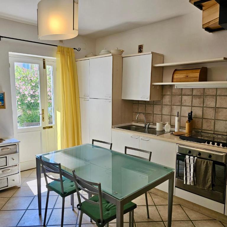N266 - Numana, deliziosa casa in centro storico - Three-Bedroom Apartment with View - 6