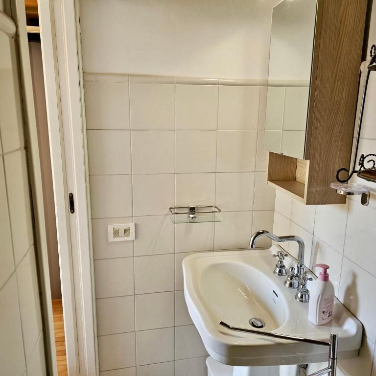 N266 - Numana, deliziosa casa in centro storico - Three-Bedroom Apartment with View - 20