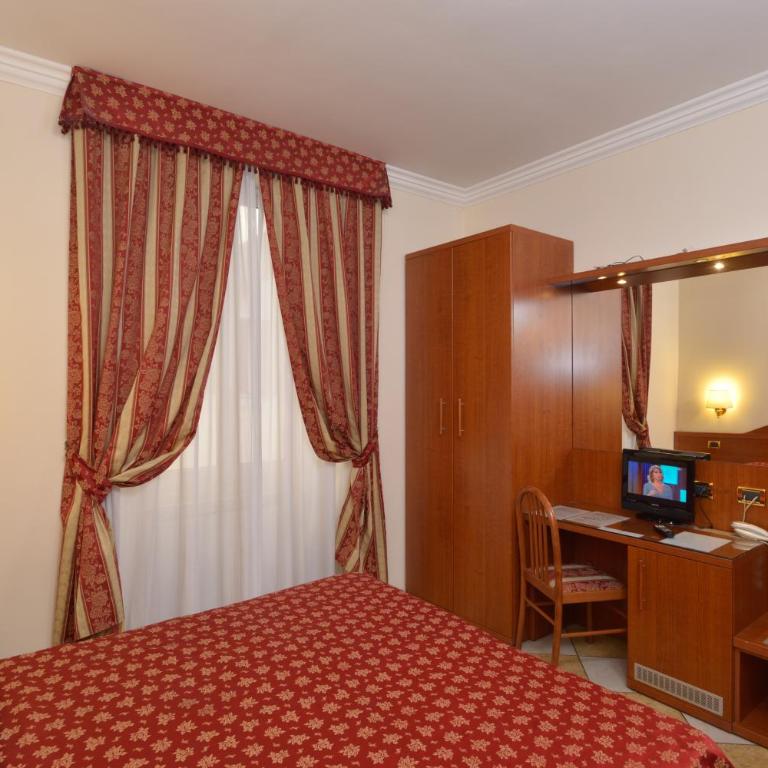 Hotel Chicago - Camera con Letto Matrimoniale alla Francese - 6