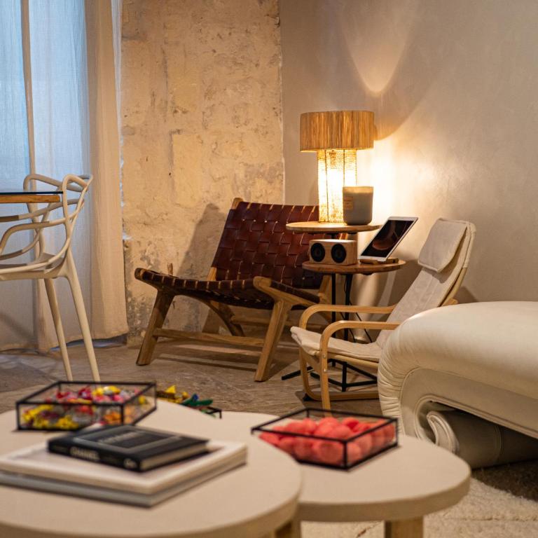 Pamp’Arles - Two-Bedroom Apartment - 10
