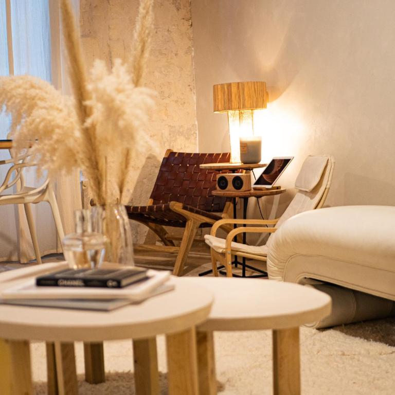 Pamp’Arles - Two-Bedroom Apartment - 13