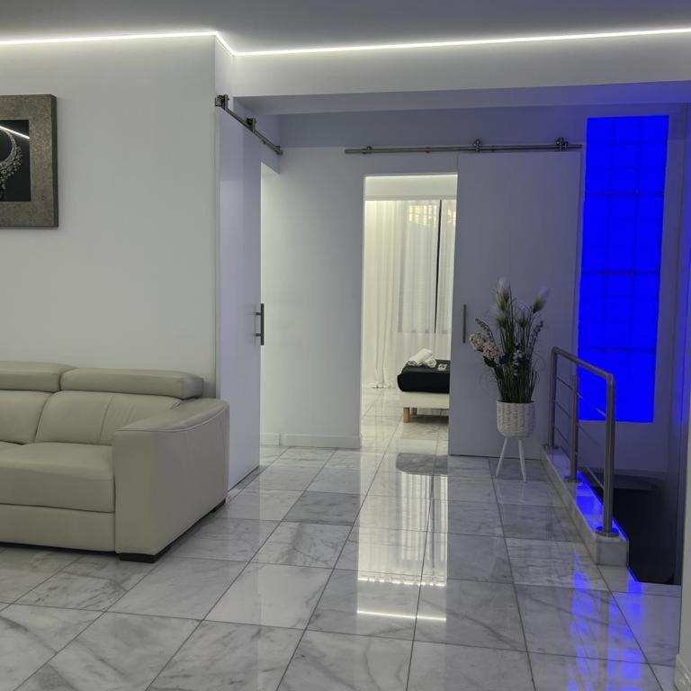 DeLuxe House Valencia - Two-Bedroom Townhouse - 2