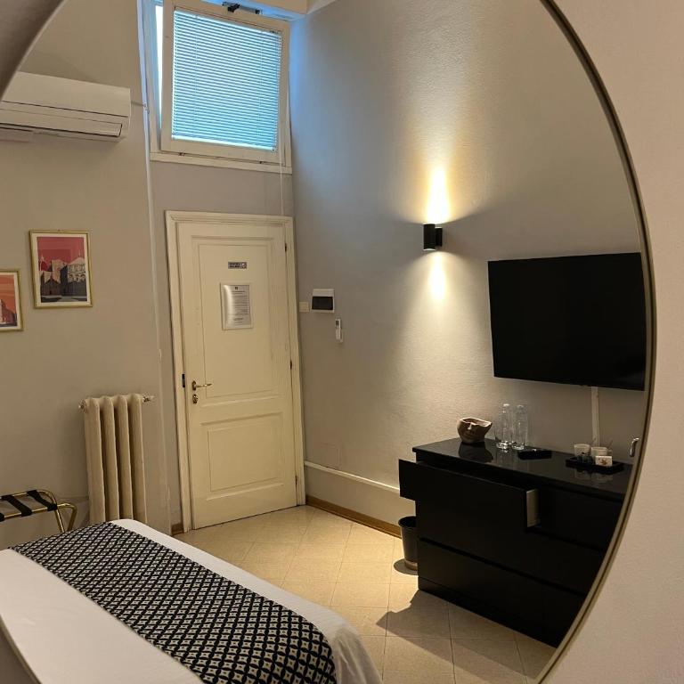 Arno Boutique - Camera Matrimoniale con Bagno Privato - 1