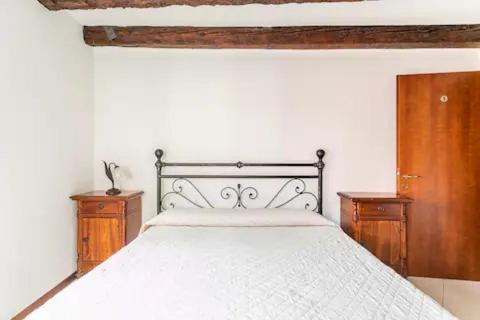 Sweet Venice - checkin at "Alloggi SS Giovanni e Paolo" - Double or Twin Room with Shared External Bathroom - 19