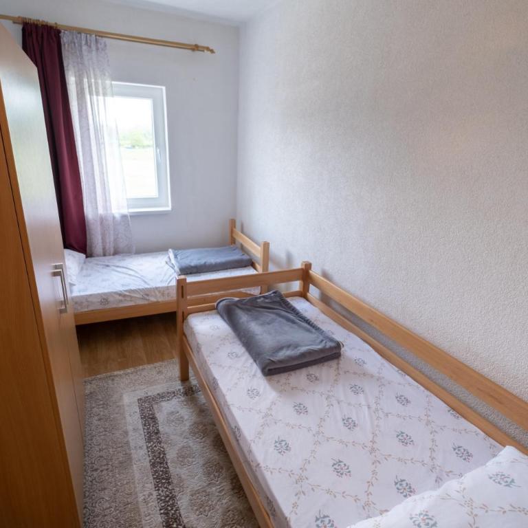 River Bank Apartments & Castle view - Three-Bedroom Apartment - 28