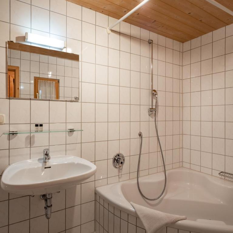 Berggasthof Bichlersee - Apartment mit 2 Schlafzimmern - 1