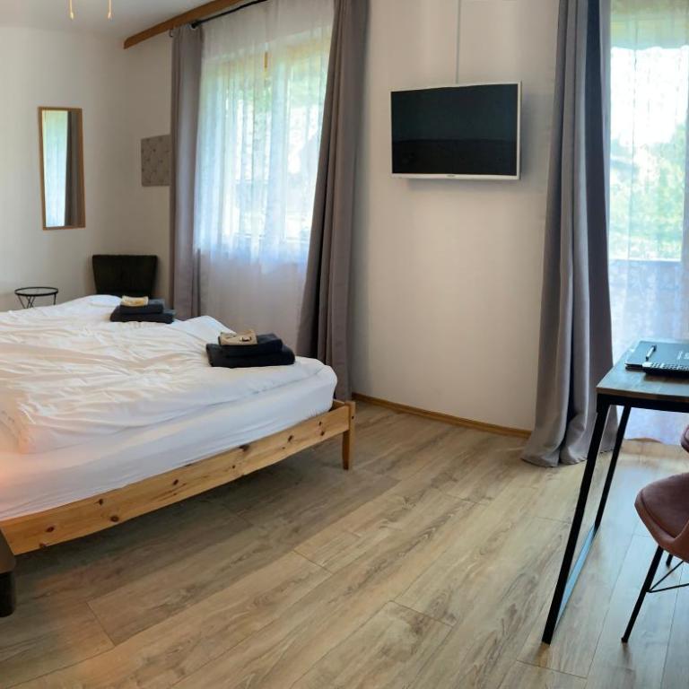 Pension Kitty - Comfort Doppel-/Zweibettzimmer mit Balkon und Gartenblick - 3