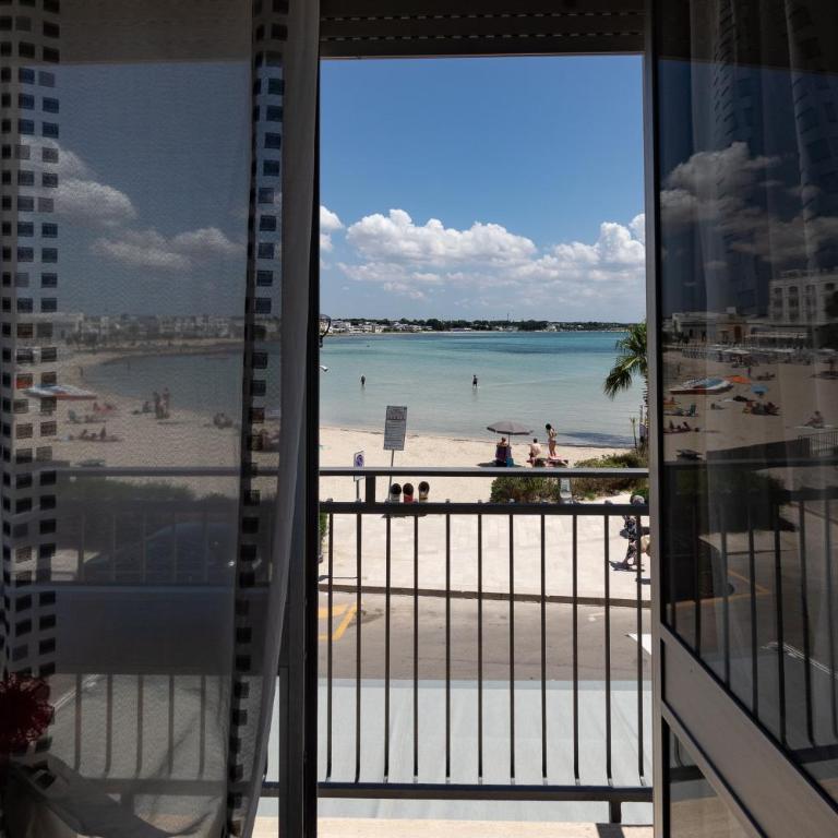 Appartamenti vista Mare - Three-Bedroom Apartment with balcony and sea view - 14
