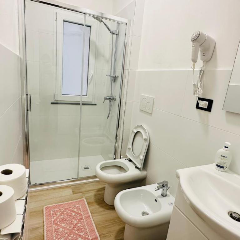 B&B PEACE 2 - Camera Matrimoniale con Bagno in Comune - 7