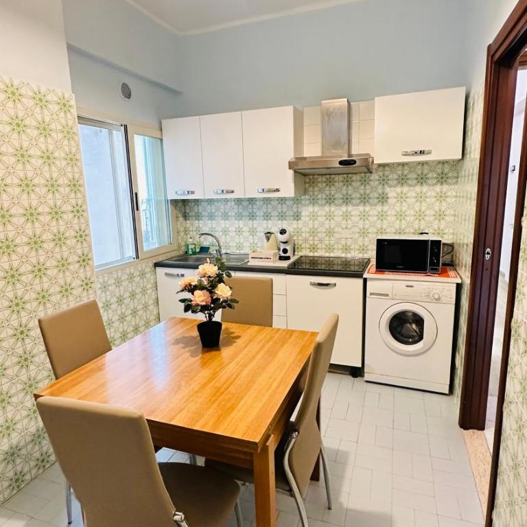 B&B PEACE 2 - Camera Matrimoniale con Bagno in Comune - 10