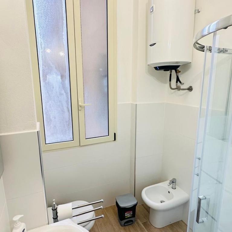 B&B PEACE 2 - Camera Matrimoniale con Bagno in Comune - 16