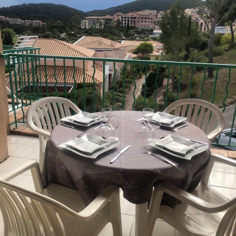 Appartement à Cap Estérel Village Pierre et Vacances Piscines et parking inclus - Studio - 11