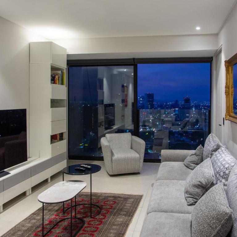Mexication Penthouse: Urban Retreat Col. American - Three-Bedroom Apartment - 4