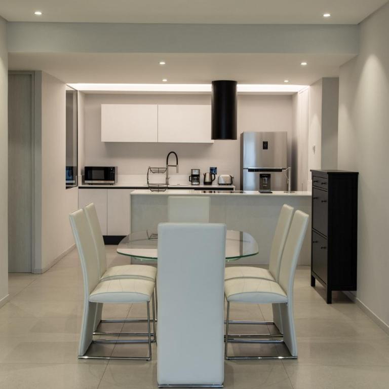 Mexication Penthouse: Urban Retreat Col. American - Three-Bedroom Apartment - 6