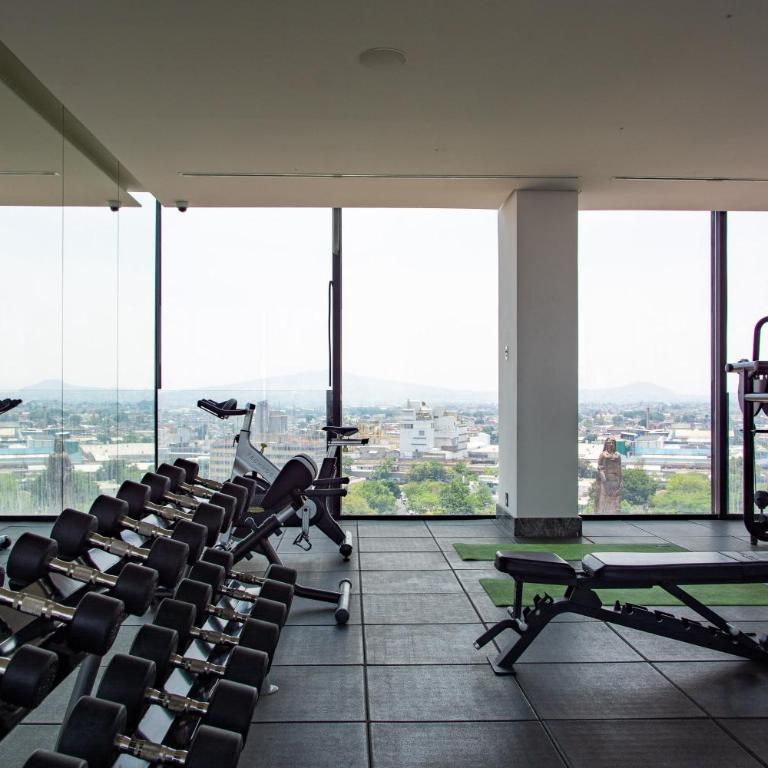 Mexication Penthouse: Urban Retreat Col. American - Three-Bedroom Apartment - 19